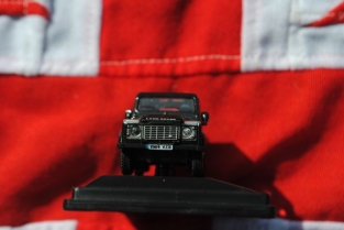 76LRDF006 Land Rover Defender 90 Station Wagon Santorini Black